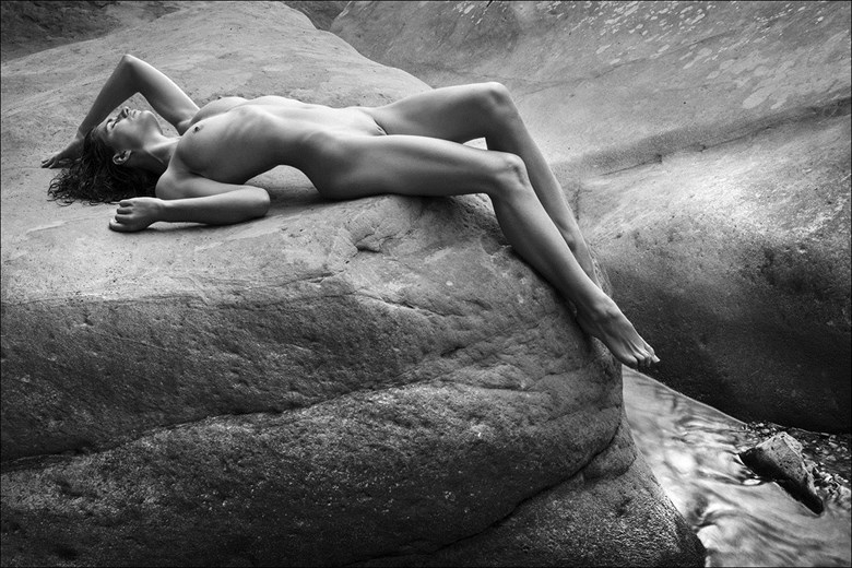 Boulder Break Artistic Nude Photo by Model Daisy Von