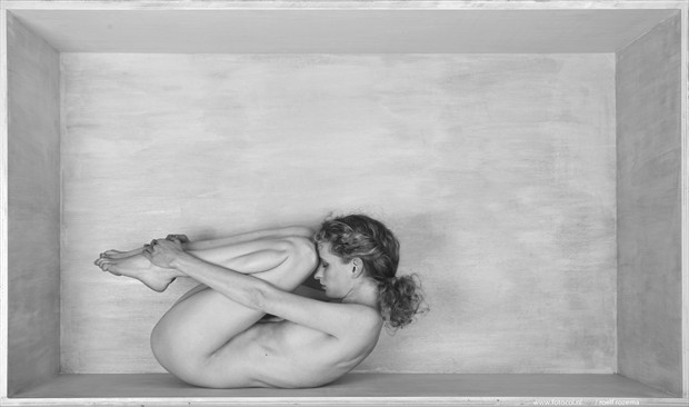 Box   Fredau Artistic Nude Photo by Photographer Roelf Rozema Fotocol