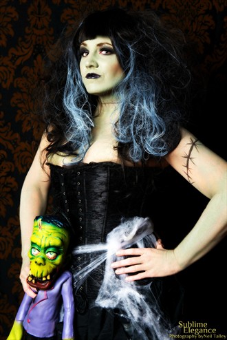 Bride Of Frankenstein Cosplay Photo by Model Moonkitty