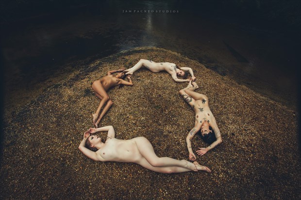 CIRCLE Artistic Nude Photo by Photographer Jam Packed Toney