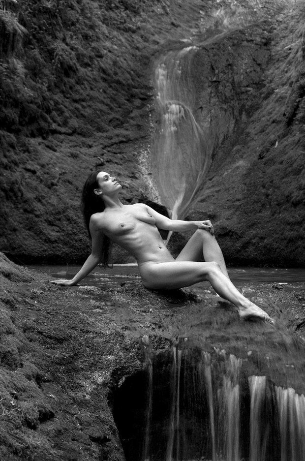 Cascades beauty Artistic Nude Photo by Photographer AEPhotography