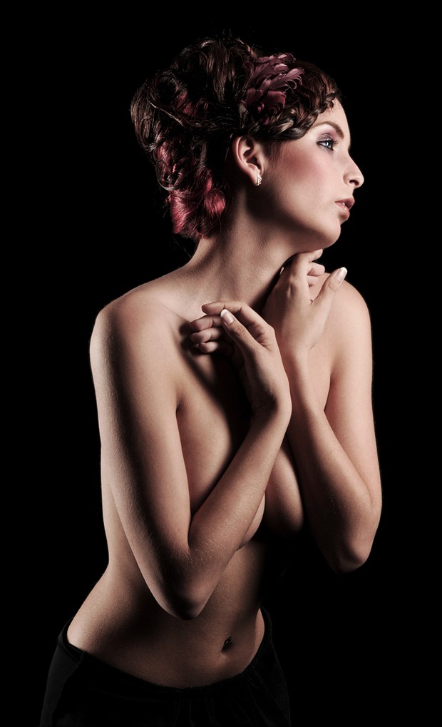 Chiaroscuro Artistic Nude Photo by Photographer Thomas