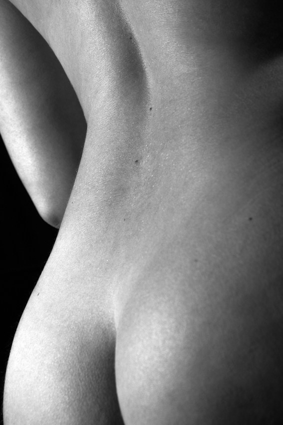 Curvature Artistic Nude Photo by Photographer pyriel