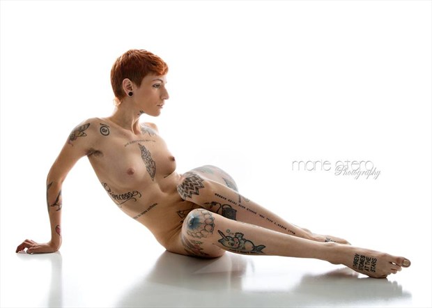 Curves Artistic Nude Photo by Model alfiebaby