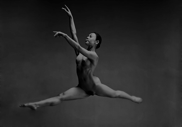 Dance Artistic Nude Photo by Photographer Tadashi
