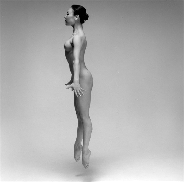 Dance Artistic Nude Photo by Photographer Tadashi