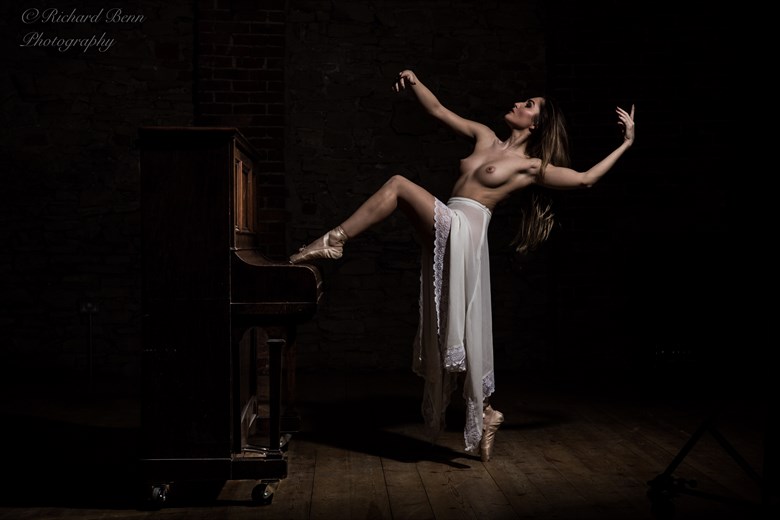 Dance inspired Artistic Nude Photo by Photographer Richard Benn Photography