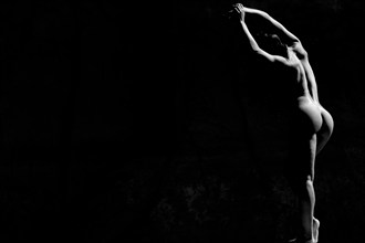 Dancer in the Dark Artistic Nude Photo by Photographer thephotoguy.dk