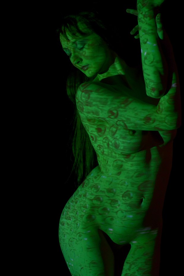Dans Verde Artistic Nude Photo by Model Ciryadien
