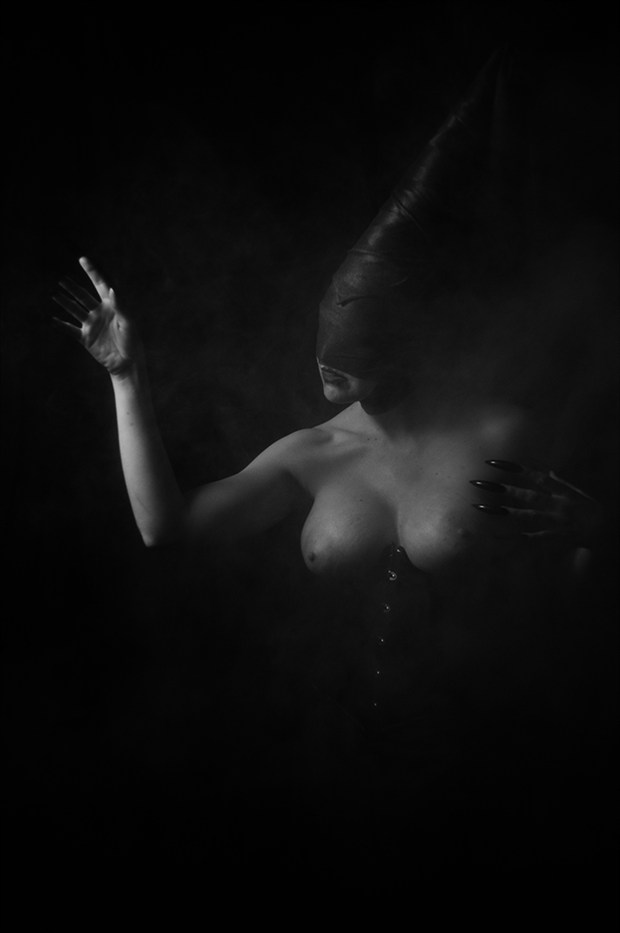 Darkened Princess  Erotic Photo by Photographer ASHZ