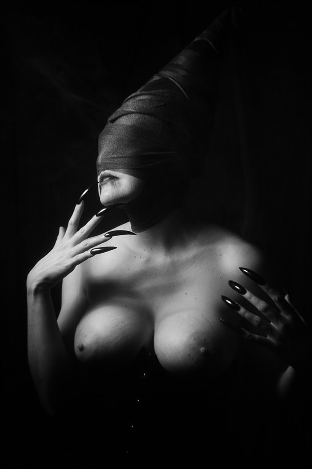 Darkened Princess Erotic Photo by Photographer ASHZ