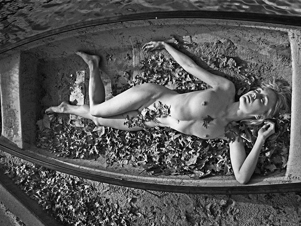 Dead Model in Boat! Artistic Nude Photo by Photographer davefoss