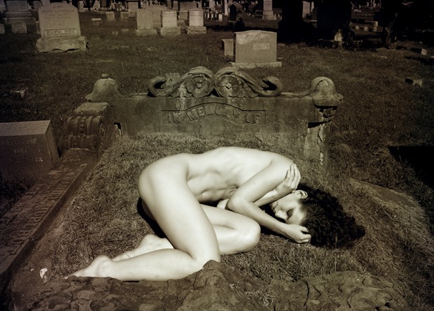Deathbed Artistic Nude Photo by Photographer MephistoArt