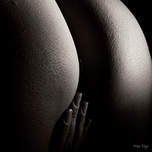 Deep Tales Artistic Nude Photo by Photographer Mike Rhys