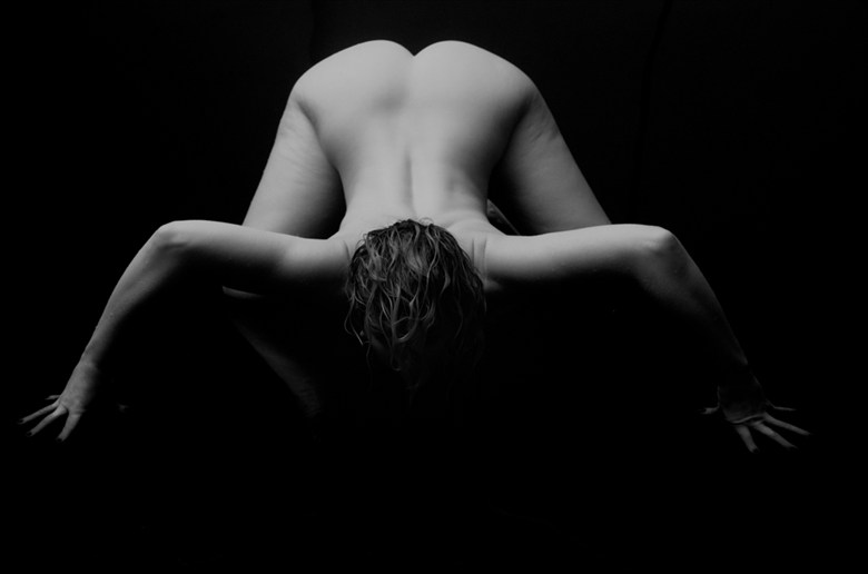 Digging Artistic Nude Photo by Photographer Amoa