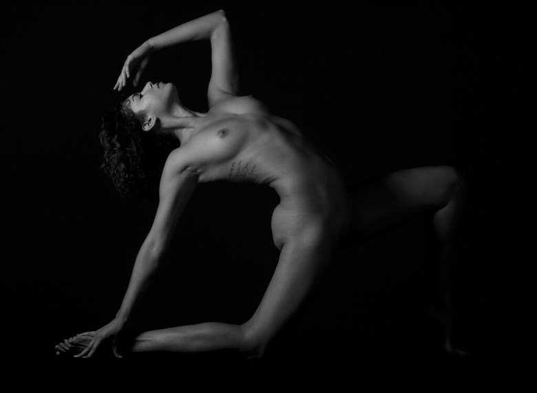 Divine Female Artistic Nude Photo by Model Reece de la Tierra