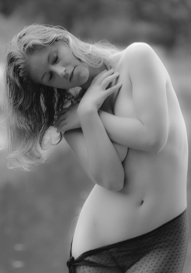 Dove Artistic Nude Photo by Model Arshae Morningstar