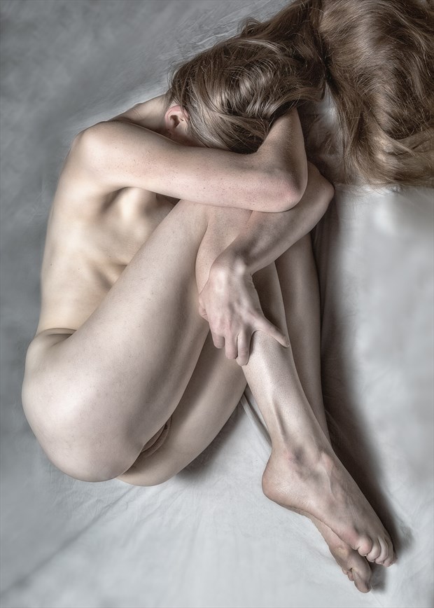 Duck & Cover Artistic Nude Photo by Photographer rick jolson