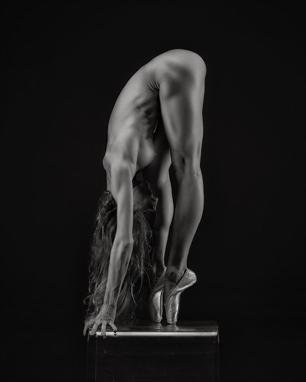En pointe Artistic Nude Photo by Photographer Randall Hobbet