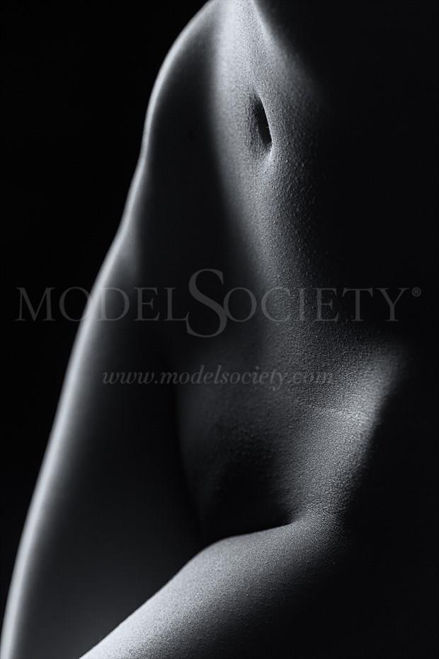 F E M M E Artistic Nude Photo by Model A N O N Y M