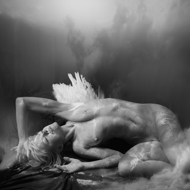 Fallen Angel Artistic Nude Photo by Model Lanatrelana