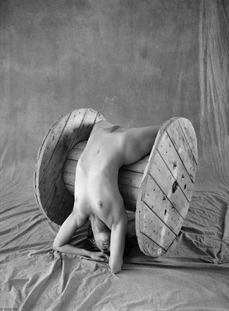 Figure on Spool Artistic Nude Photo by Photographer Ron Skei (RonChez)
