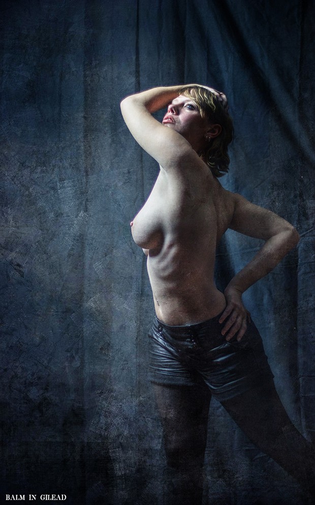 Finding the light Artistic Nude Photo by Photographer balm in Gilead