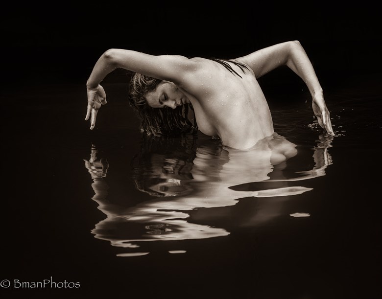 Fish Out Of Water Artistic Nude Photo by Model Daisy Von