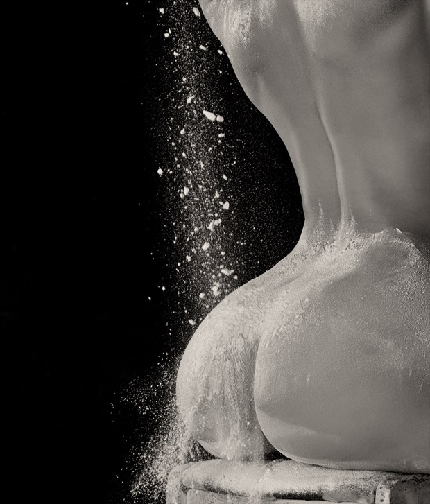 Flour Drop Artistic Nude Photo by Photographer Craig C