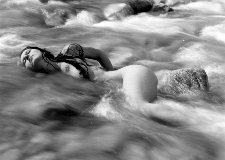 Fra%C3%AEcheur des flots 3 Artistic Nude Photo by Photographer Dick