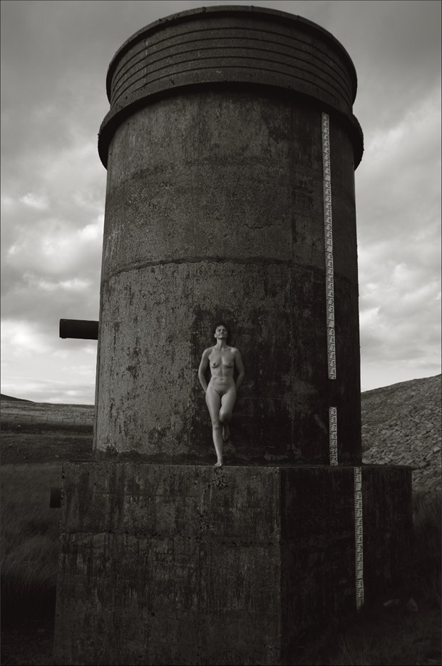 Gauging the landscape Artistic Nude Photo by Model skycladpixie