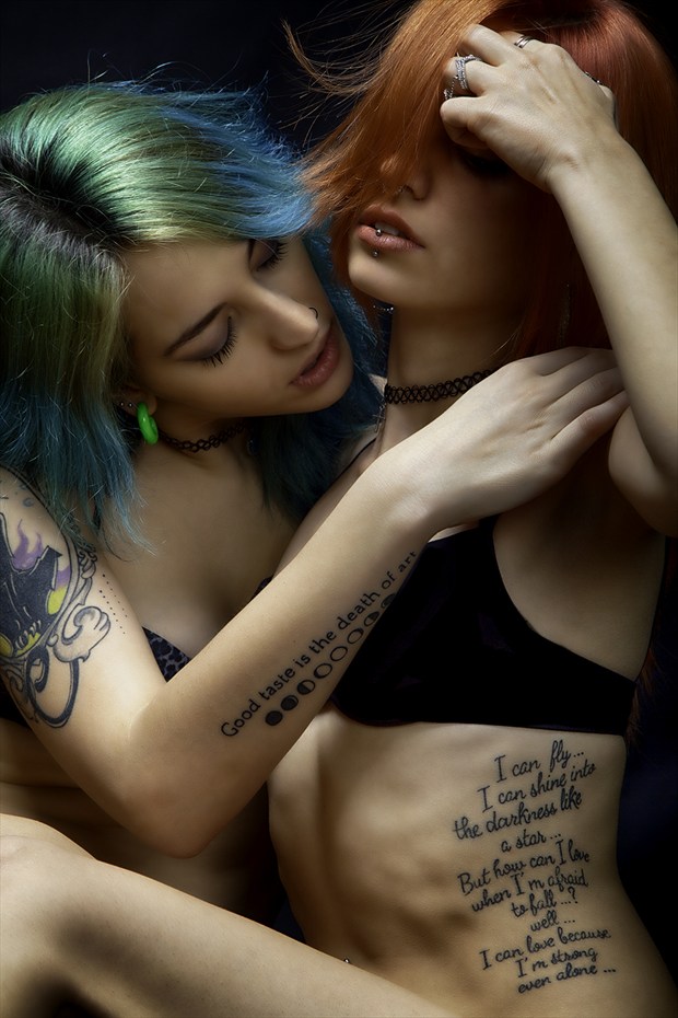 Geni&Caterina Lesbian Photo by Photographer riccardo mari
