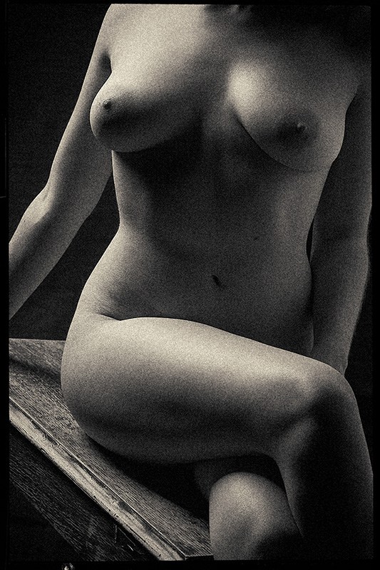 Gina on wood bench Artistic Nude Photo by Photographer stephen ehre