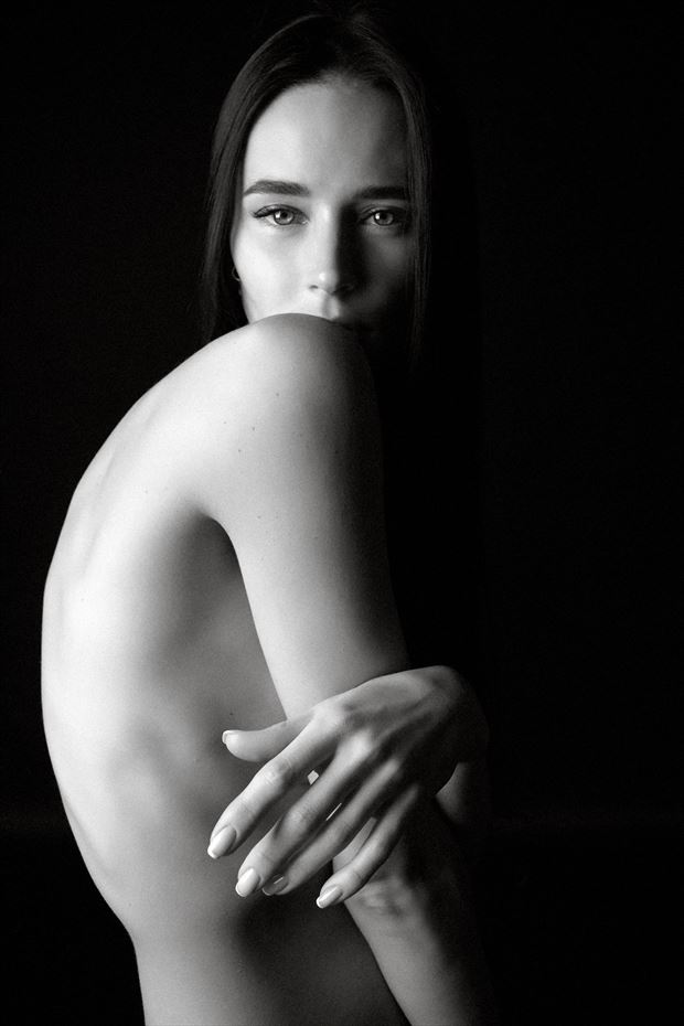 Glamour Implied Nude Photo by Photographer Dmitry G. Pavlov