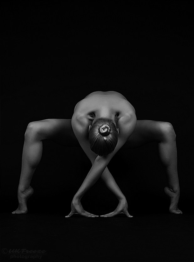Grande plie a la seconde Artistic Nude Photo by Model Em Theresa