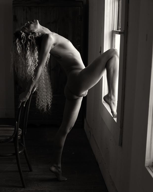 Greet the Morning Artistic Nude Photo by Photographer STUDIO2107