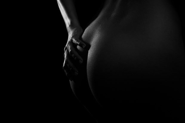 Hand Artistic Nude Photo by Photographer Sam Dickinson