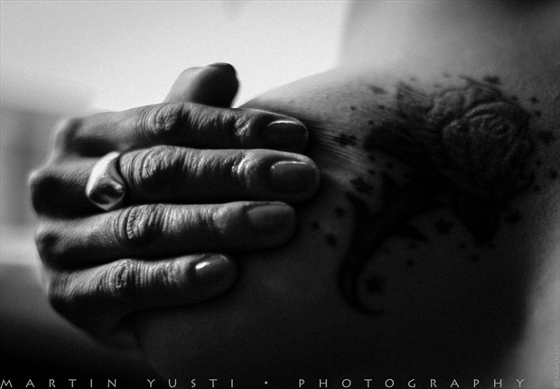 Hand on Tattoo. Artistic Nude Photo by Photographer Martin Yusti