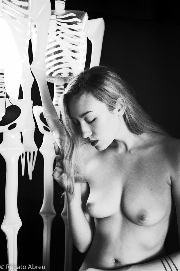 Hanna and the ghosts Artistic Nude Artwork by Artist rsabreu