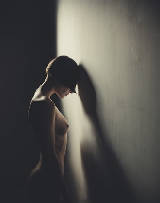 Head to wall Artistic Nude Photo by Photographer Kalynsky