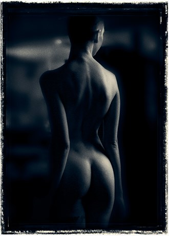 Heading to the light Artistic Nude Photo by Photographer Kurostills
