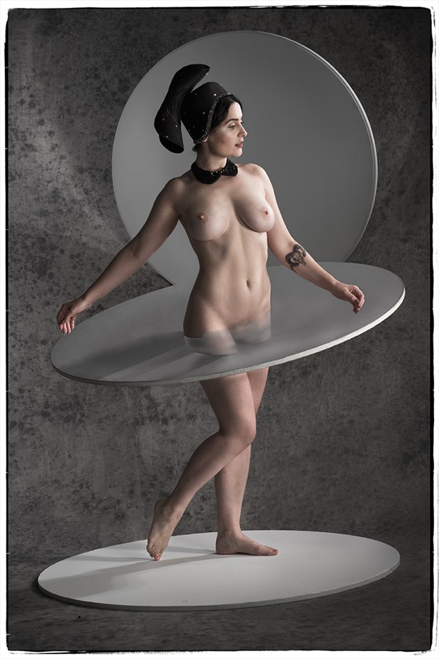 Hour glass Artistic Nude Photo by Photographer Thomas Sauerwein