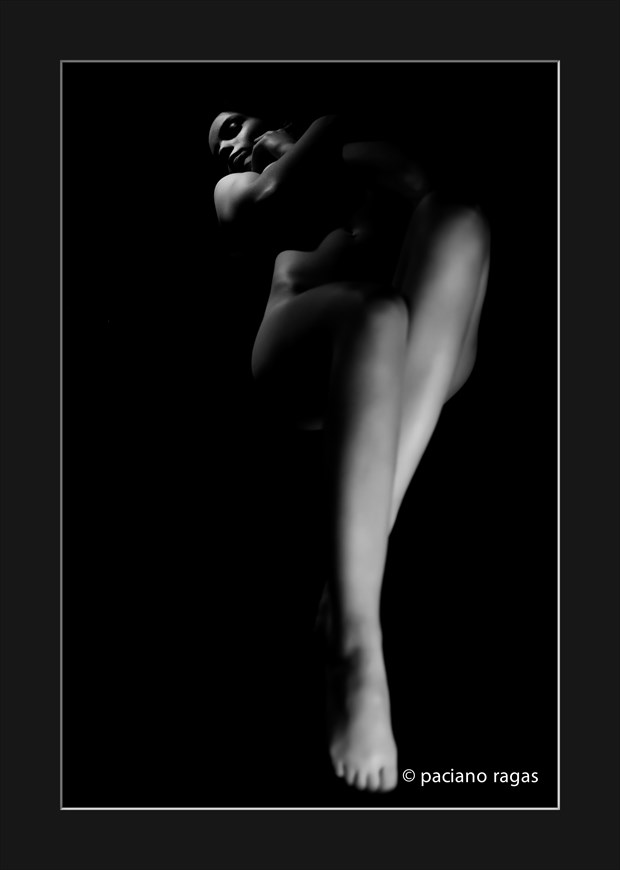 Implied Nude Photo by Photographer Paxragas