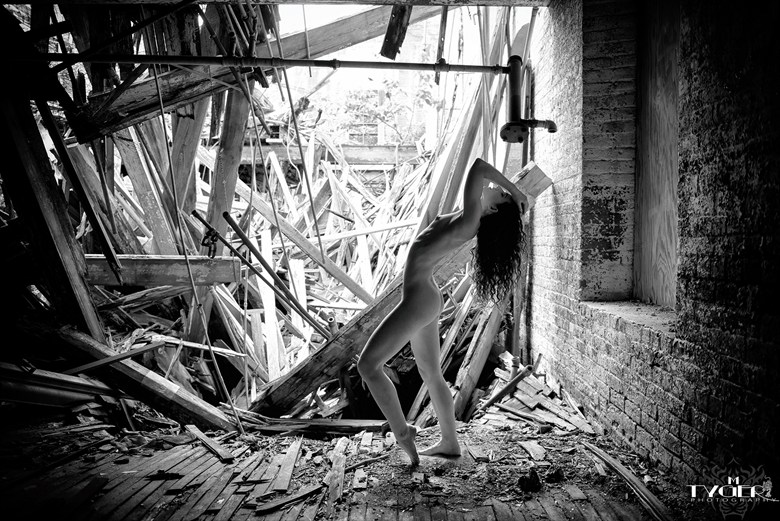 Implosion Artistic Nude Photo by Photographer mtygerphoto