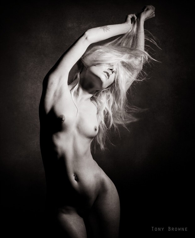 In Flight Artistic Nude Photo by Photographer Tony Browne