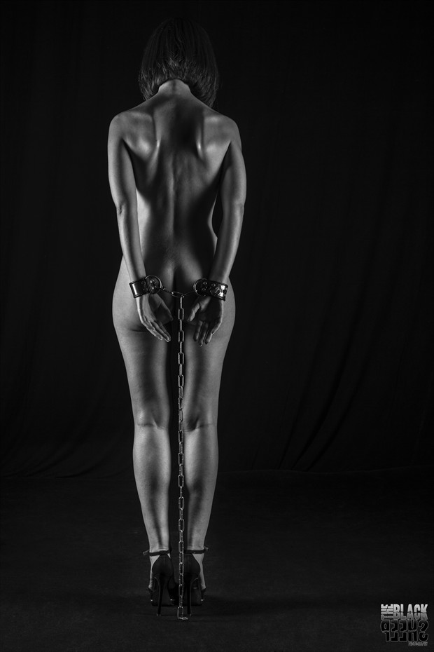In shades Artistic Nude Photo by Photographer TheBlackSheep