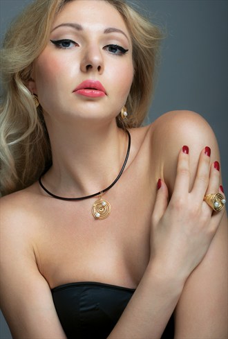 Jewellery photoshoot Sensual Photo by Photographer Andr%C3%A9 Santos