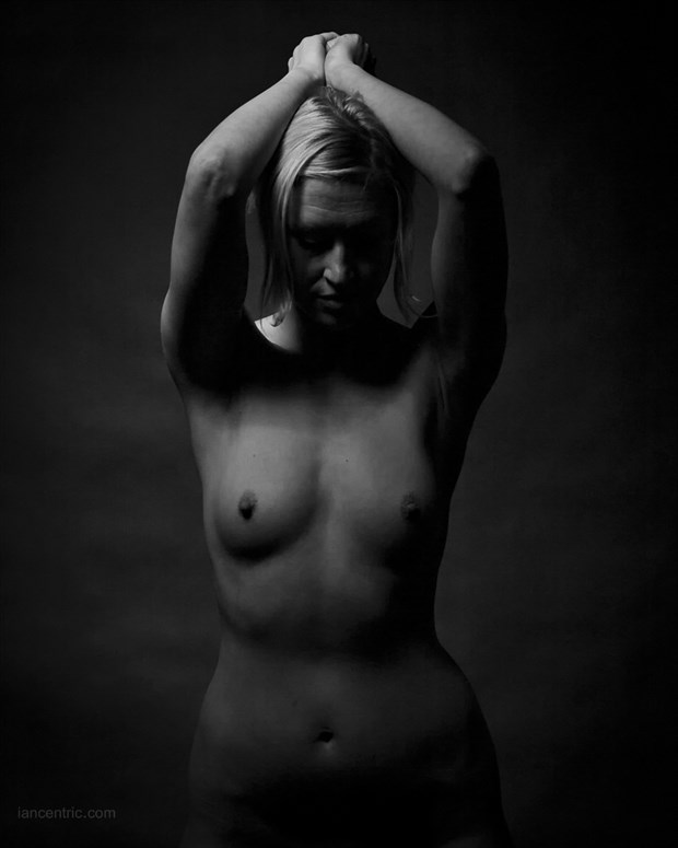Kat 1 Artistic Nude Photo by Photographer iancentric