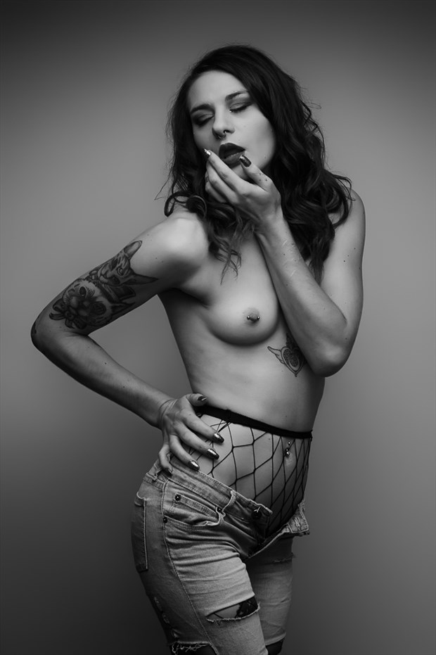 Katarina Jeans Artistic Nude Photo by Photographer Sam Dickinson