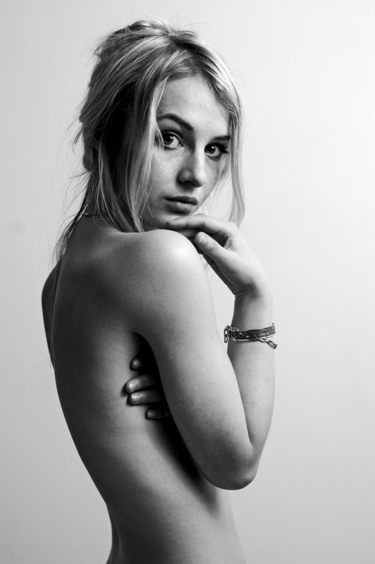 Kiera Artistic Nude Photo by Photographer AndyD10